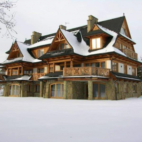 Cozy Apartment in Kościelisko with Mountain View